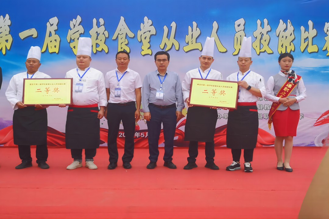 展手艺，，，，，，亮风范 ——雅安市第一届学校食堂从业职员手艺大赛