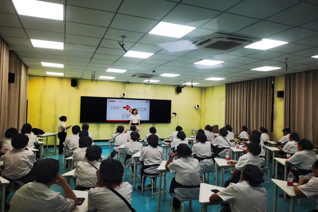 腾博会官网餐饮集团开展2023年度秋季学期开学前食堂事情职员专项培训