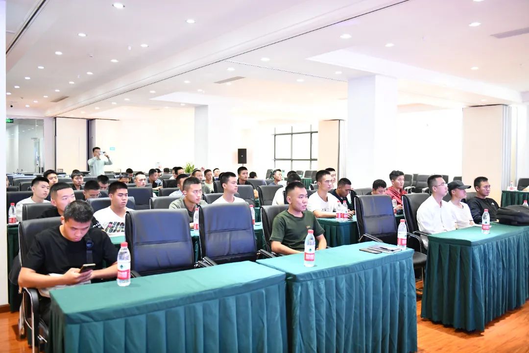 戎耀归绵不退志 职场扬帆再启航 ——腾博会官网餐饮集团退役武士岗位宣讲活动